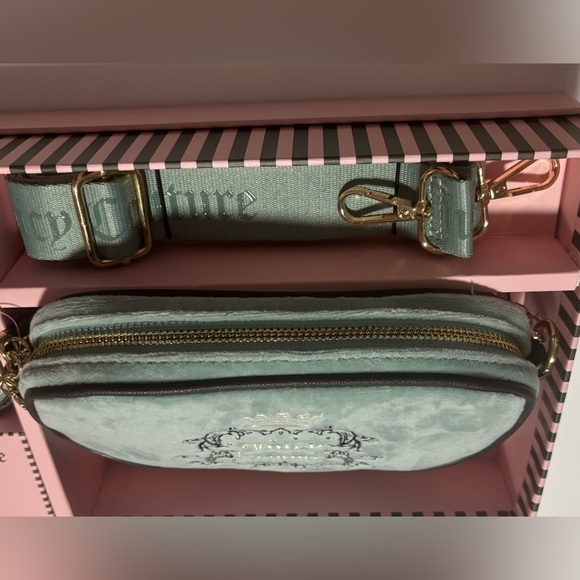 Juicy Couture Gift Set Cool Blue Heritage Slim Camera Bag & Envelope Card Case - Picture 7 of 15